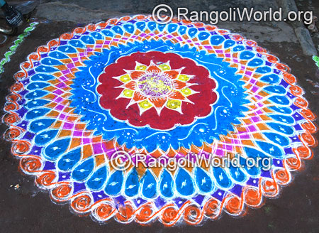 Double stroke flower freehand rangoli mar